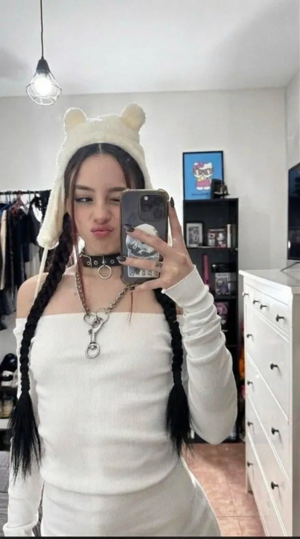 FI8 Had a drink + feeling flirty, need someone who can host - send on lnssta: .lunafyrae'. posted by heaupp