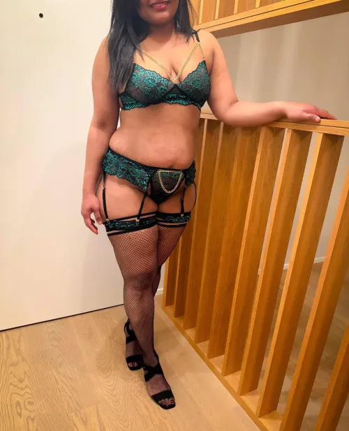 Fierce mommy curves that are irresistible by Spinder9