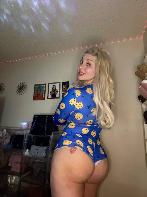 Fill my cheeks with tons of kisses by Sydney-Salem2