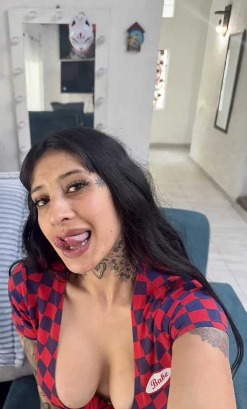 Finding out a woman has her tongue split has to be one of the greatest surprises by CozyyCupcake