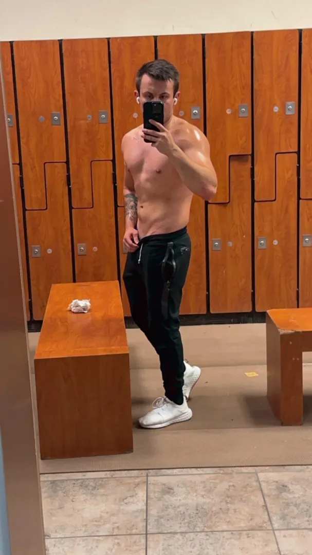 Firefighter/Emt looking to chat while I’m at work posted by [deleted]