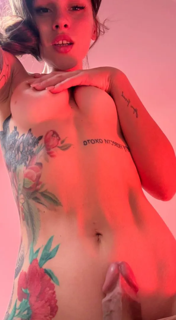 First 80 'Hi' will have my nudes (no jokes) posted by whisperingslilk