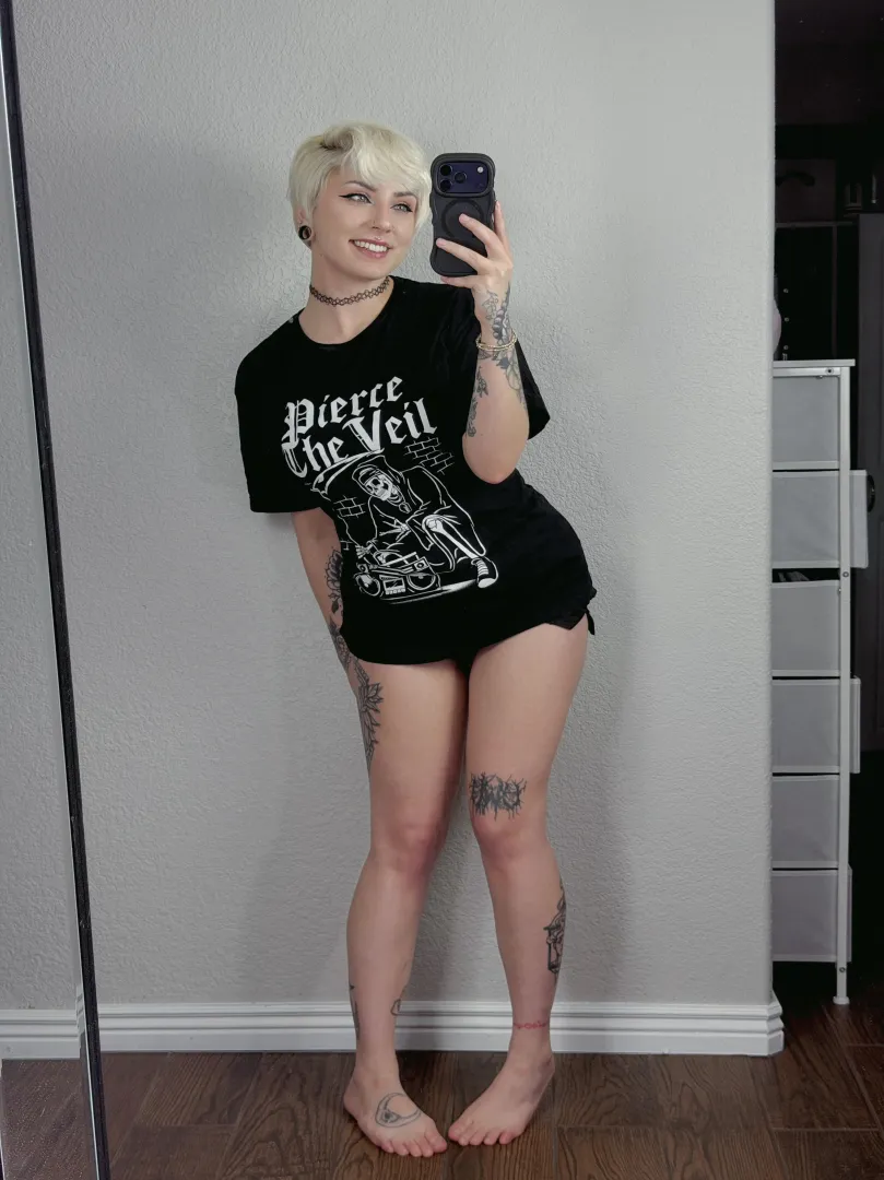 first date idea: we go to a concert together posted by reeyue