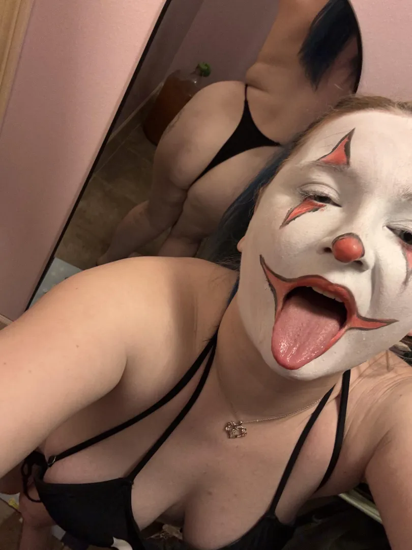First full face clown make up posted by Stikkykittie