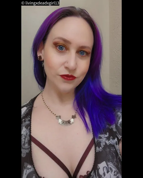 First post. Hello! =) by livingxdeadxgirl13