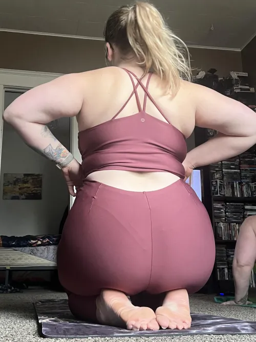 First post in this sub! Hello by QUEENBAVM0RDA