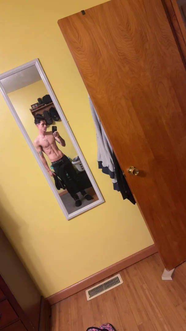 First post trying to get attention for OF (hi) posted by Relevant_Nobody_6876