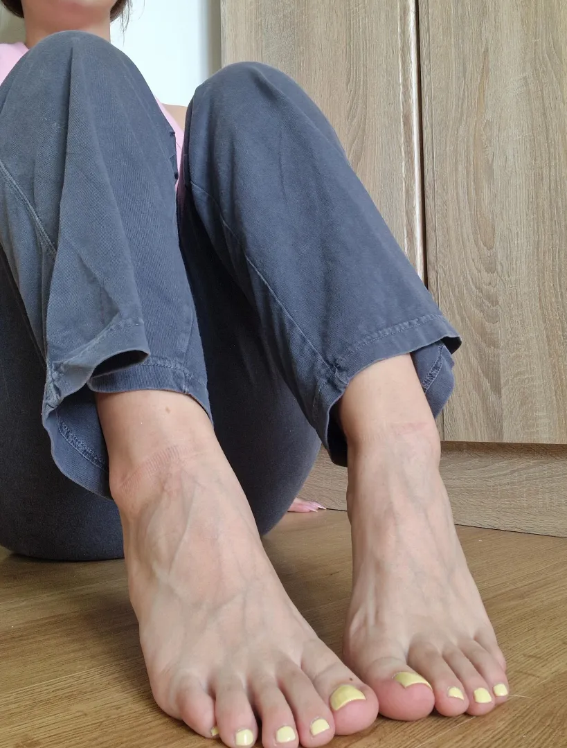 First thing that came to your mind when you saw my feet posted by luckyluuna