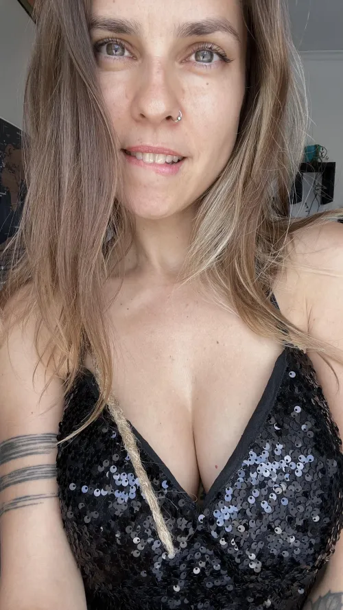 First thing you look at in the picture? by DatabaseBrilliant708