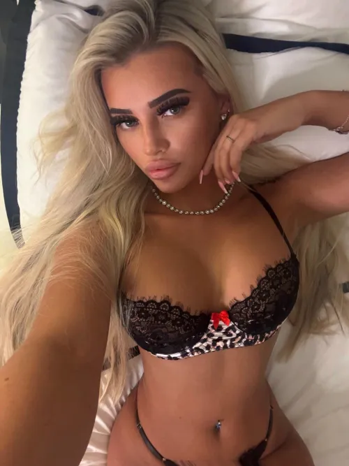 First time post here! I love my selfie :) by PearledEcho