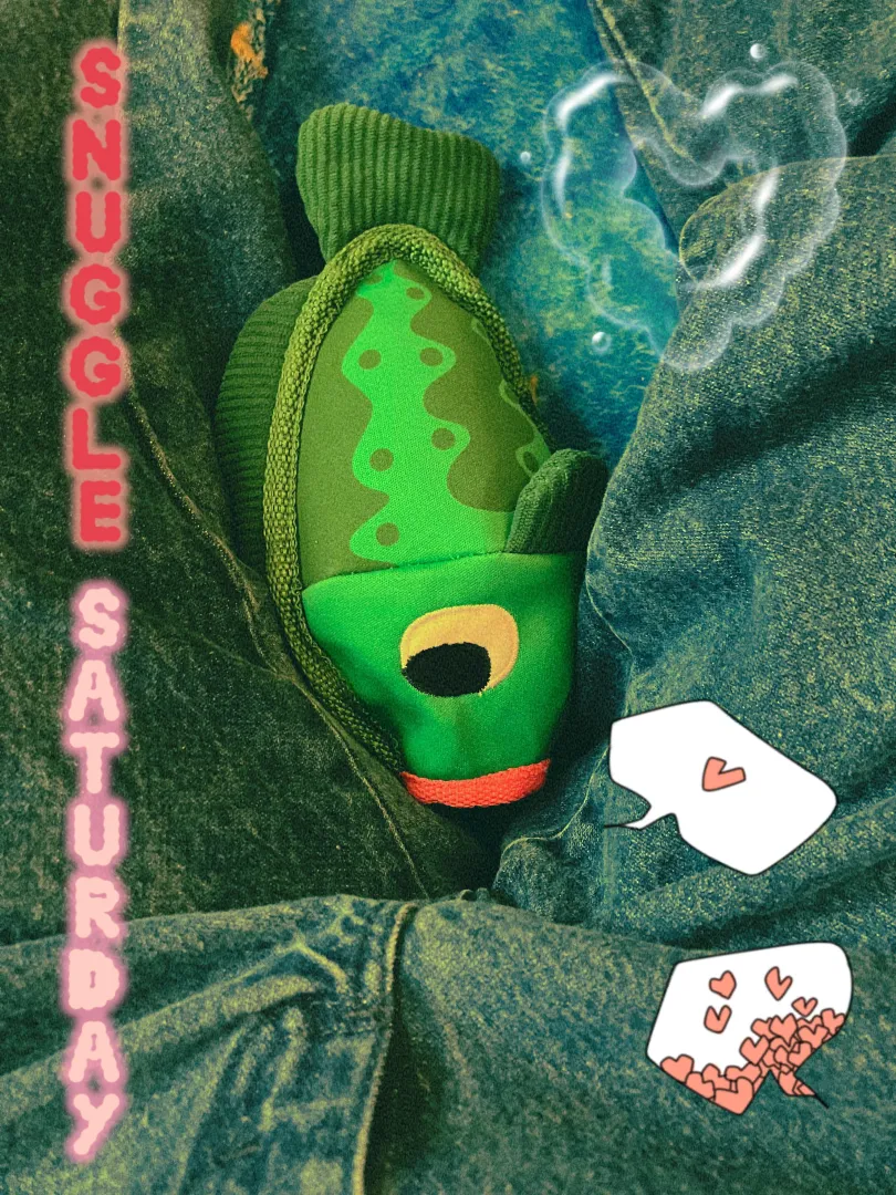 Fishie gets thigh cuddles [Snuggle Saturday] posted by FishJobsAreTheBest