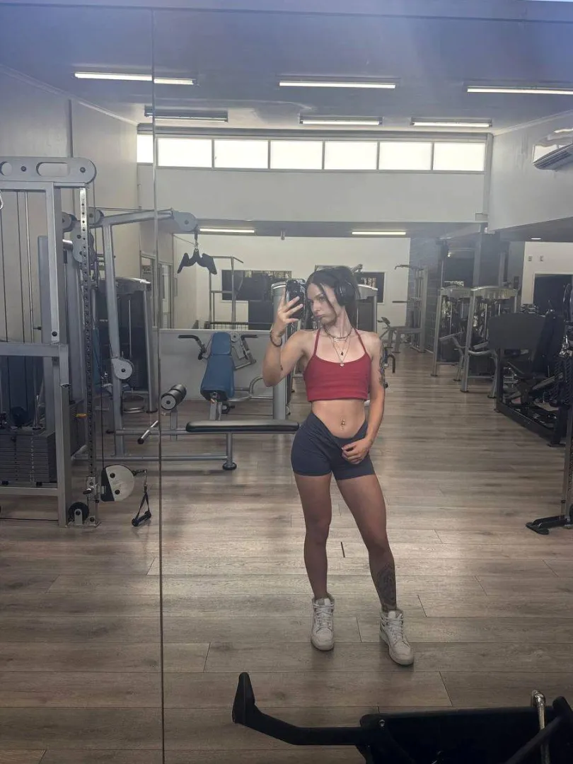 Fit babe causing trouble posted by Polkakitten