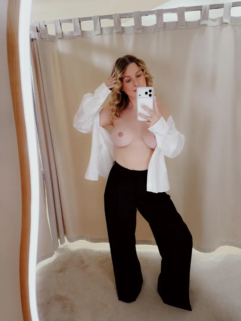 Fitting room posted by TheVickeeMuse