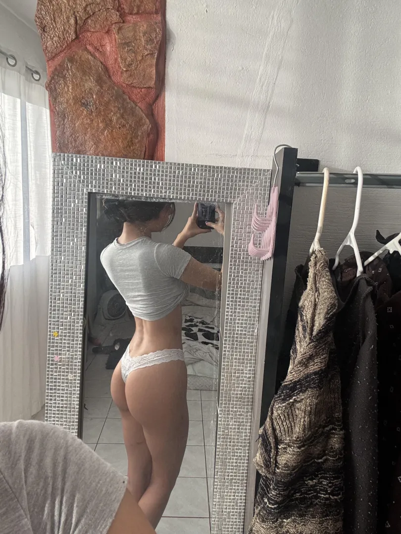 Flaquita para q me agarres de la cintura  posted by Professional-Tap585