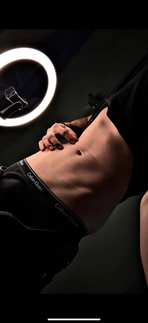 Flat stomach, slutty waist by falvo_trenzz