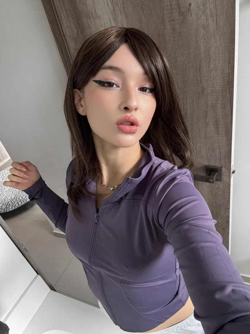 Flexing hard your obsession is part of my workout. posted by Bubblybuunny