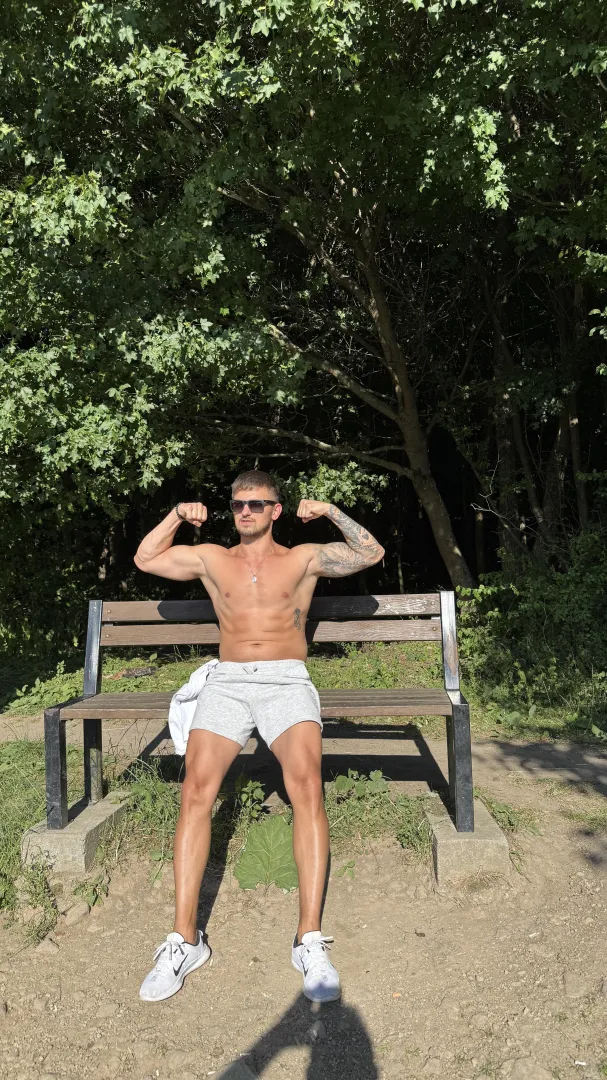 flexing posted by Daddy-Fit1989