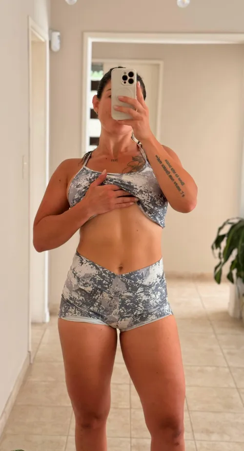 flexing my midriff baby by LushforLifexx