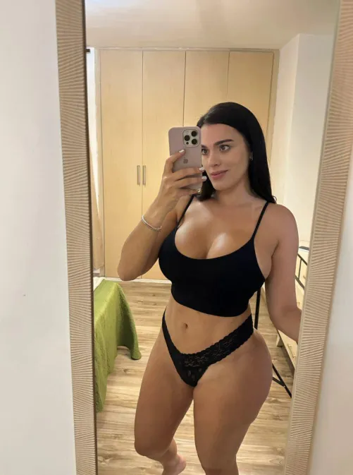 Flirtatcious ass by xTrendyBelle