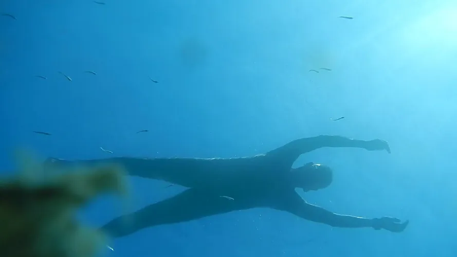 Floating… by neomysfodienss