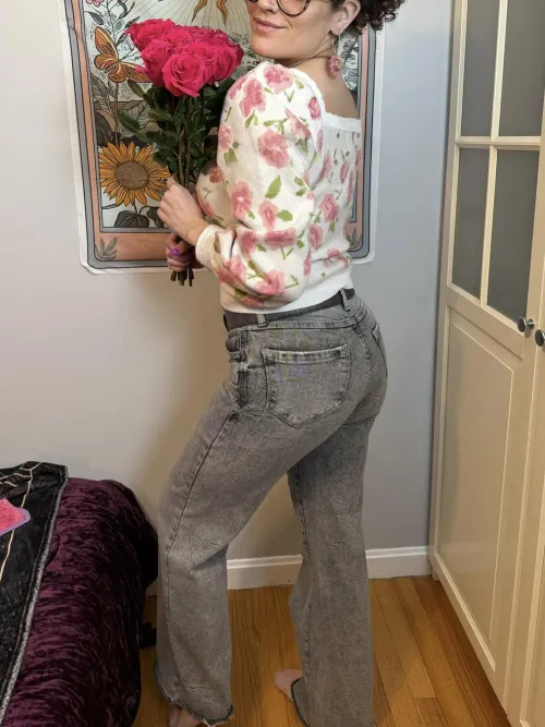 Flowers for me in a GFE? How sweet of you  by BabygirlLuneStar