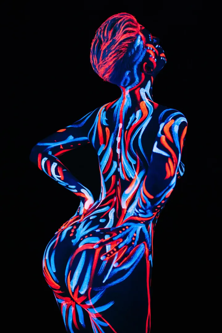 Fluorescent bodypaint under UV light posted by Fluorfilm