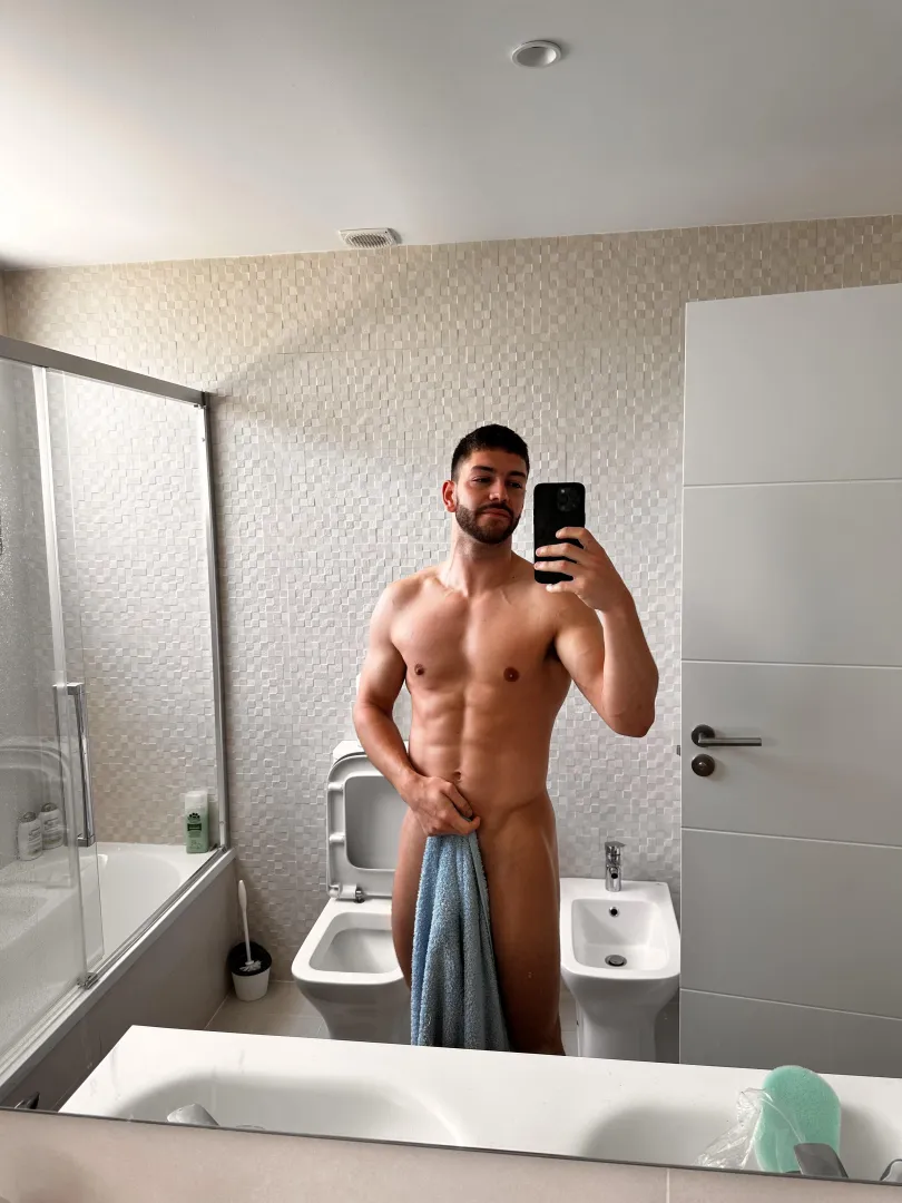 Follow it posted by ItsTheRealKendalRyan