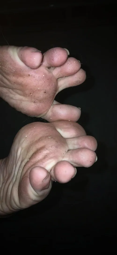 Foot Cleaner, Foot Cleaner!  Come quickly, I URGENTLY need my feet clean and a nail trim. by aileny_vip