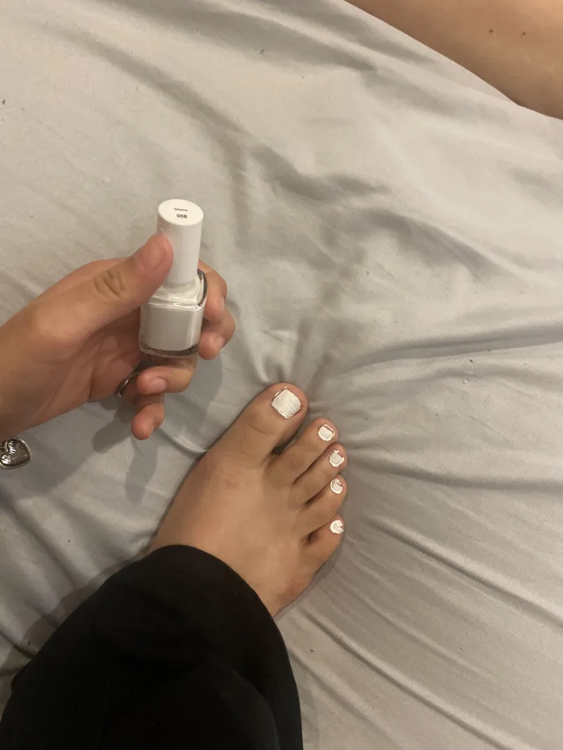Foot content , footjobs , customs available posted by ValuableListen7016