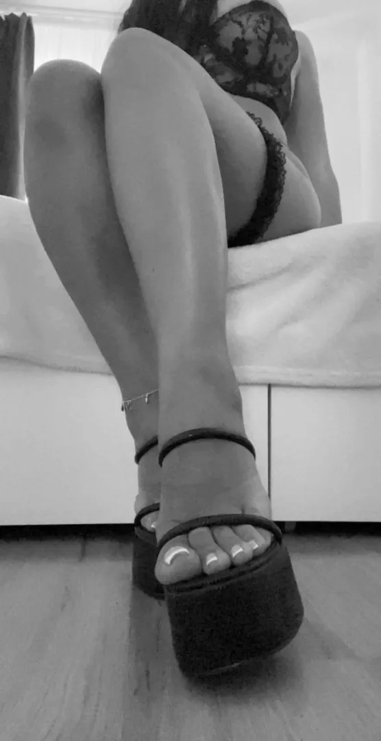 Foot tease posted by Supergirl_Skyler