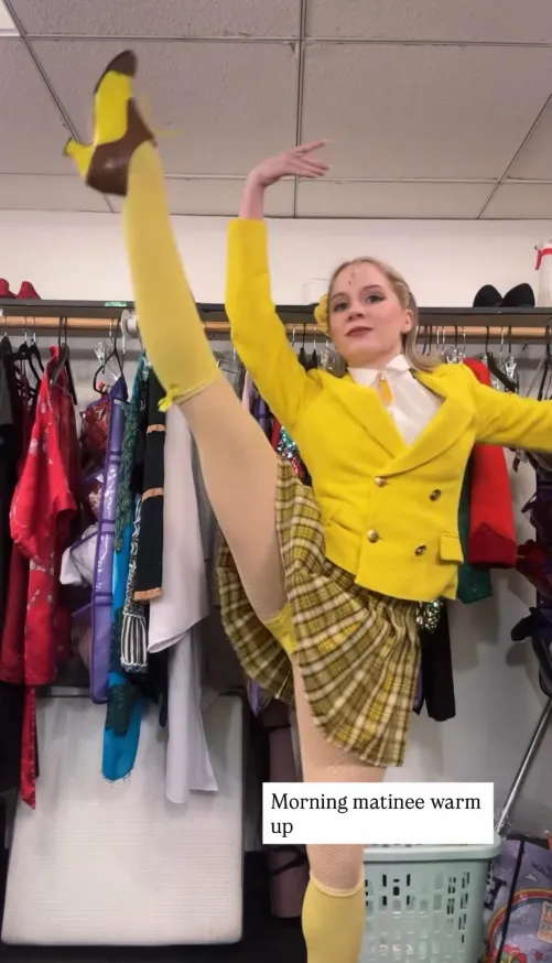 For anyone wondering if Elizabeth Teeter’s costume matches inside and out, the answer is Yes. by Great_Maintenance185