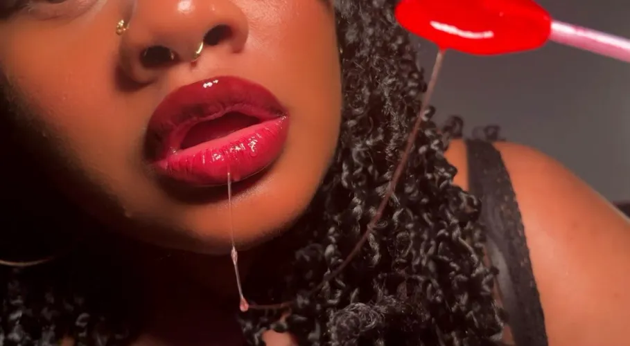 For Vday, be a sucker for sexy lips  by Gstaerr