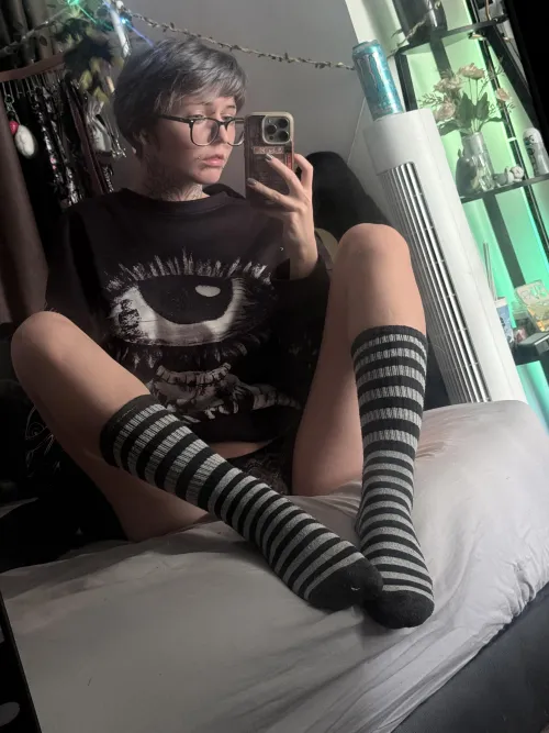 forgot to put on my pants by kawaiiipunk