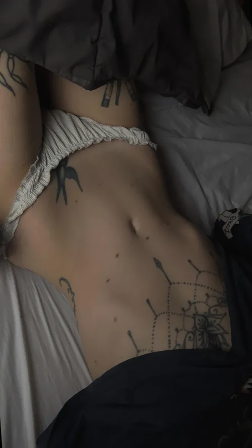 Free for fun tonight, slightly buzzed - dm me on lg: ,.lunarumes`. by BoyTryHard