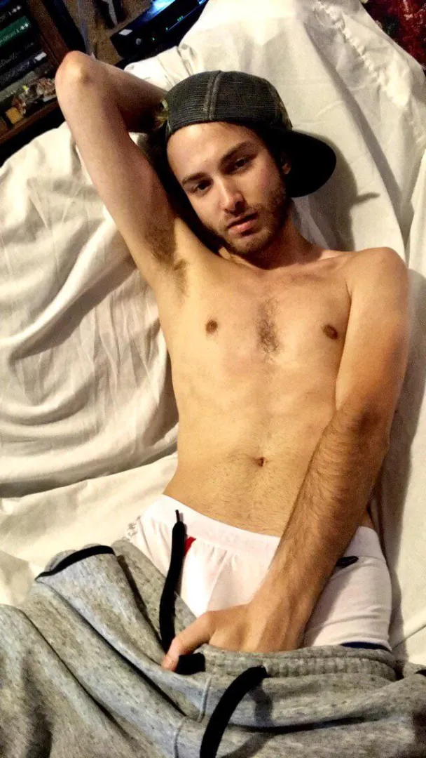 Fresh out of Bed posted by Br6ndon_H6ze