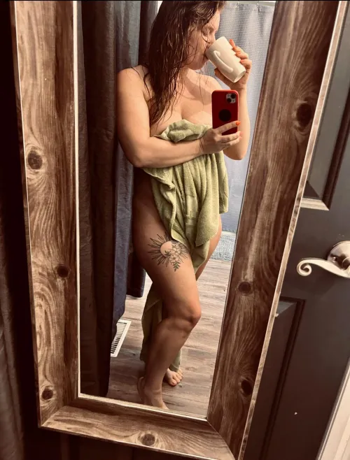 Fresh outa the shower  by Little_hicktown_xoxo