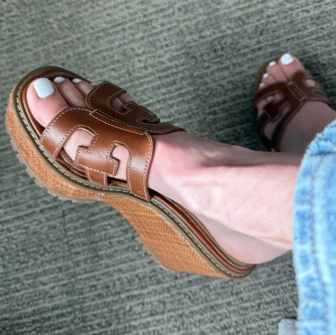 Fresh pedicure. ‍♀️ posted by chloewhilafterdark