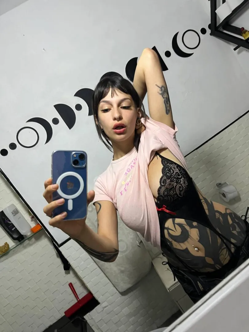 Friday night energy got me acting up posted by favandro