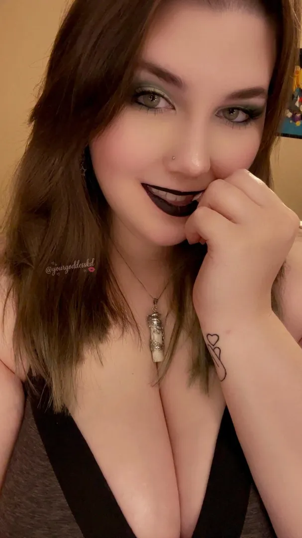 Friday the 13th and I’m feeling mischievous in my low-cut top  posted by yourgoddesskd