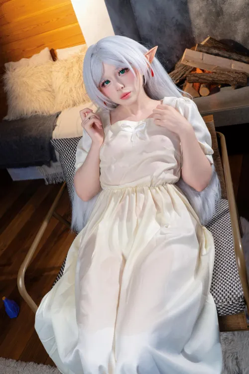 Frieren cosplay by puddingu_desu by airinyan