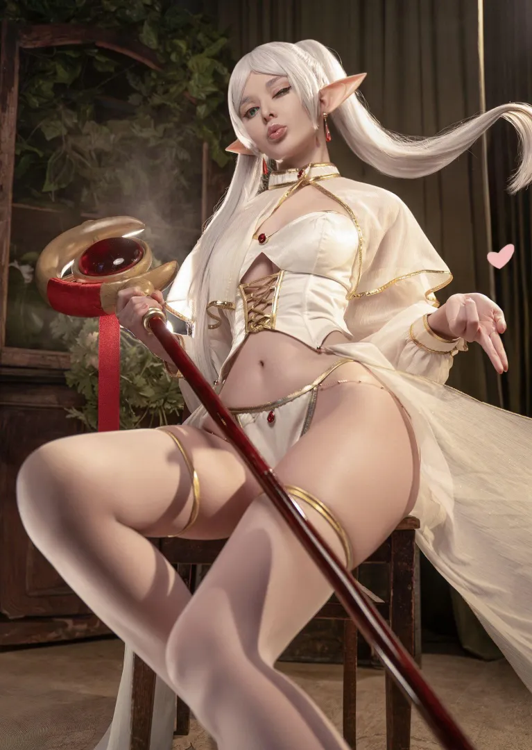 Frieren cosplay by Vinnegal posted by _vinnegal