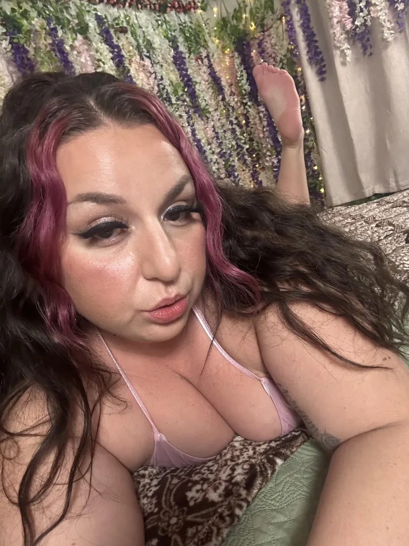 From a shoot yesterday posted by cherryjayne69