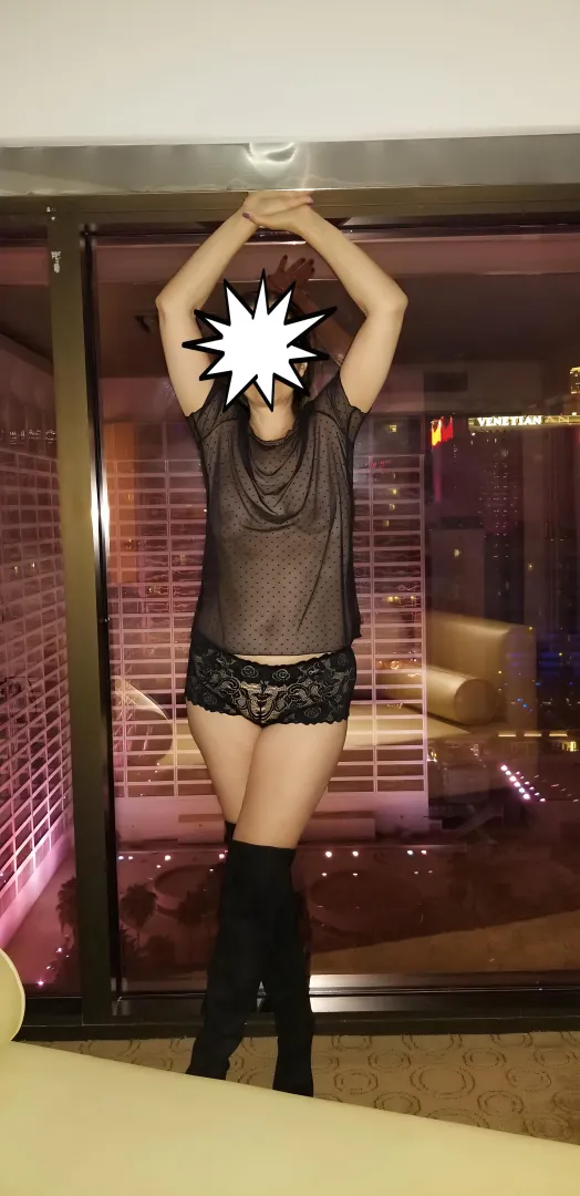 Front view of the last picture I posted here. posted by Toes_Lover_1965