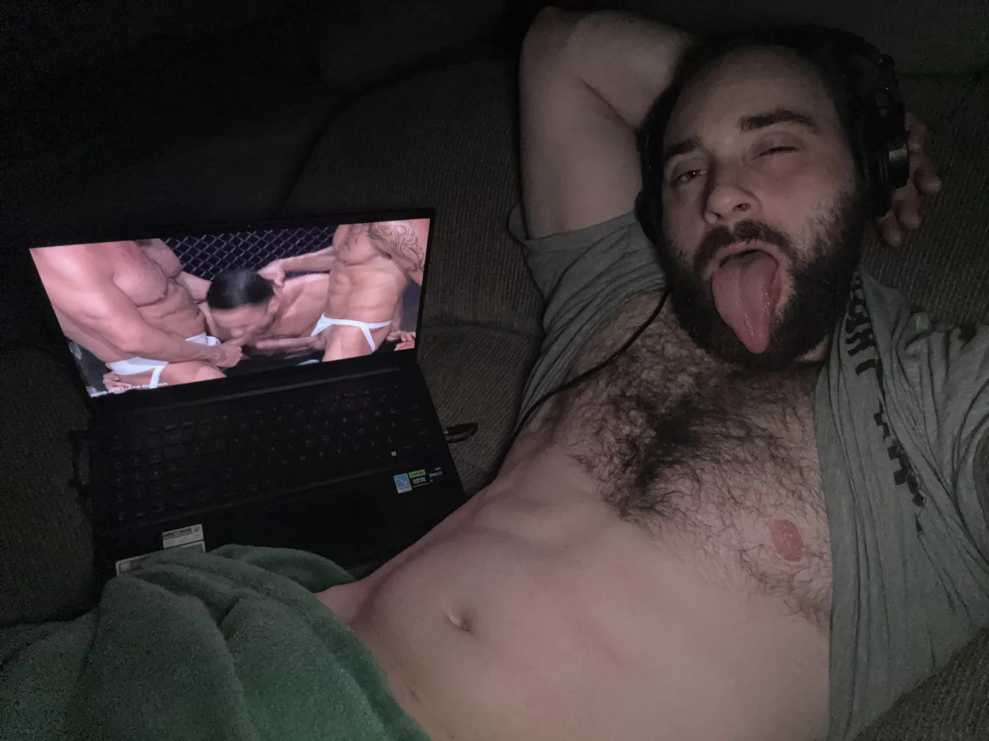 FTM watching gay porn  posted by StepLeather2618