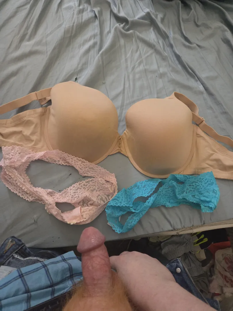 Fuck im horny! posted by JohnFloppydick