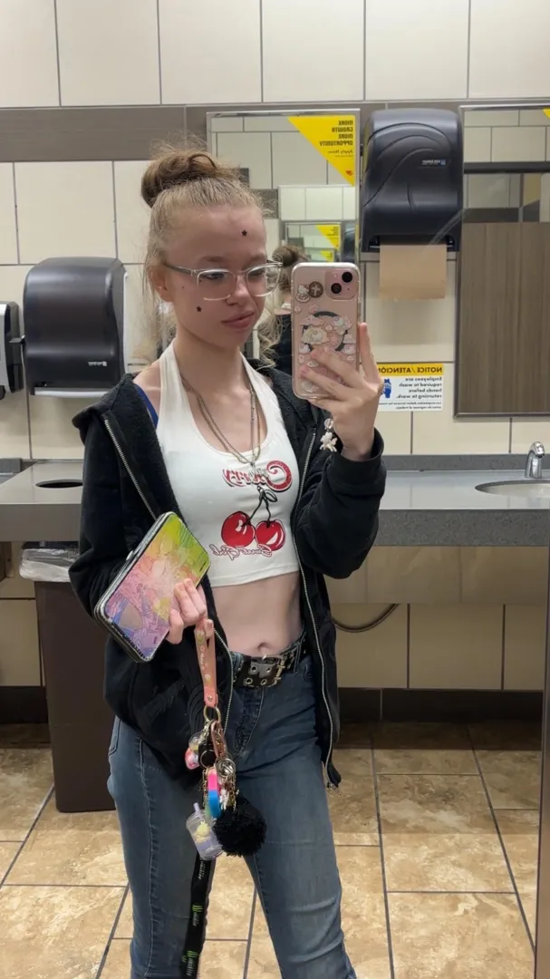Fuck It, Out In Public. Tell Me What You Think. posted by sweetmilklikcherriez