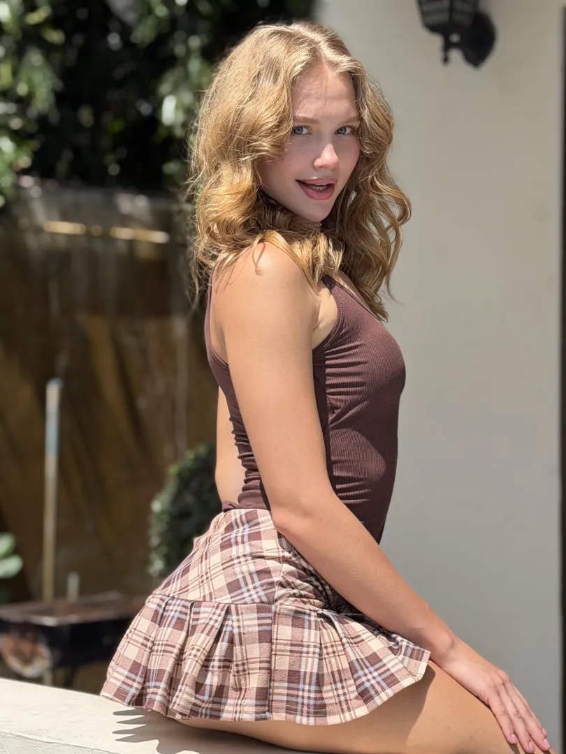 Fuck me with my skirt on or off daddy? posted by Jackaloevkiaha