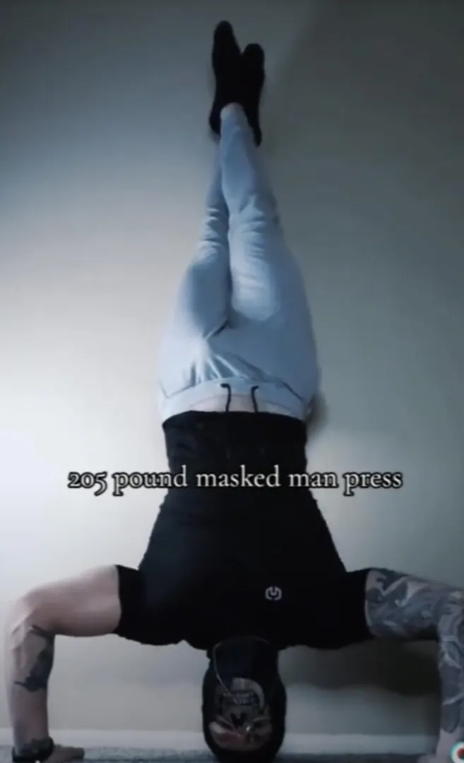 Fun fact, I did about 10 takes before I decided this one was good enough. About 100 handstand pushups in 30 minutes ‍ posted by TheMidnightRaven696