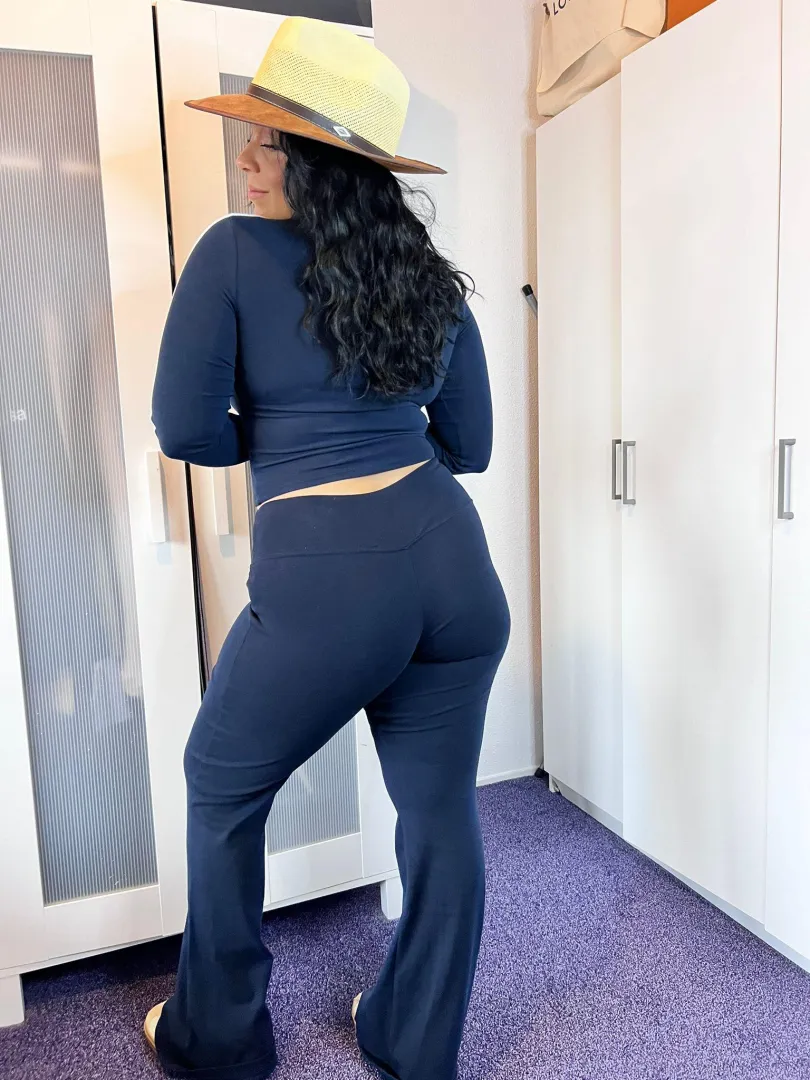 Galadriel, 24 ys old and already married... still too naughty and tight enough posted by Galadriel69_