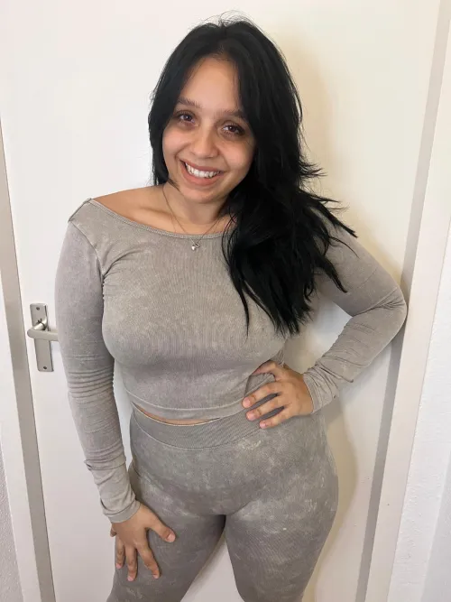 Galadriel, 25 ys old and already married... still too naughty and tight enough by Galadriel69_